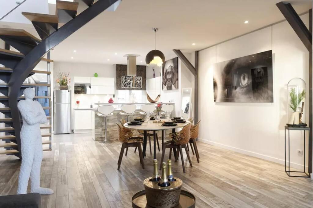 Reims Centre : Appartement Lumineux Et Atypique 46, Place D'Erlon Экстерьер фото